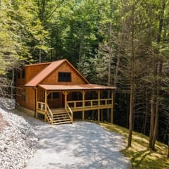 Angel’s View | Hot Tub, WiFi, Firepit + Private Hiking, 4 Minutes to Natural Bridge