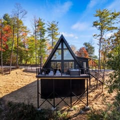 Evergreen Escape- WiFi, Hot Tub, Firepit, Grill, Dry Sauna and Cold Plunge