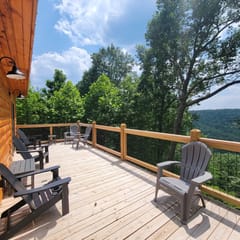 Skyline Chalet- WiFi, Gas Fireplace, Firepit