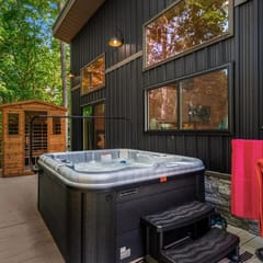 Ember & Fern | New Build w/ Hot Tub, Dry Sauna + Views