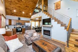 Angel's View - Hot Tub, WiFi, Fire Pit, Hiking, 4 mins to Natural Bridge - Image 4