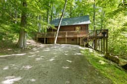 Beary Secluded | No Pet Fee, Hot Tub + WiFi & Firepit - Image 3
