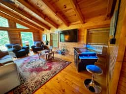 Big Boulder - Hot Tub, Arcade, WiFi, Firepit, Hiking, 4 min to Natural Bridge - Image 3