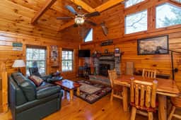 Climber's Haven- Hot Tub, Firepit, Sunroom, 5 mins to Natural Bridge - Image 5