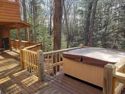 Climber's Haven- Hot Tub, Firepit, Sunroom, 5 mins to Natural Bridge - Image 2