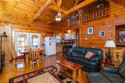 Climber's Haven- Hot Tub, Firepit, Sunroom, 5 mins to Natural Bridge - Image 3