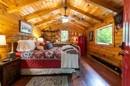 Cozy Creek- Firepit, Hiking, Creekside, 4 mins to Natural Bridge - Image 2