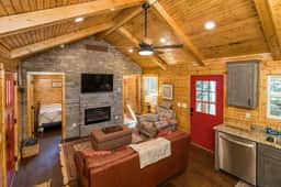 Creeksong- Firepit, WiFi, Fireplace, Creek View, Hiking Trails, 4 mins to Natural Bridge - Image 4
