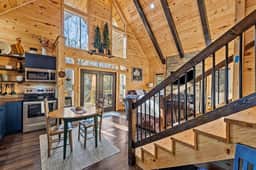 EagleRock Retreat | Pet Friendly w/ Hot Tub, Firepit + WiFi - Image 4