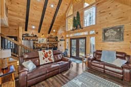 EagleRock Retreat | Pet Friendly w/ Hot Tub, Firepit + WiFi - Image 3