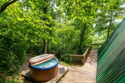 Haven at the Red- Hot Tub, Firepit, 5 mins from Natural Bridge - Image 2