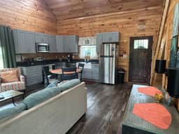 Hemlocks Over Muir-WiFi, Firepit, Hot Tub, located in Muir Valley - Image 3