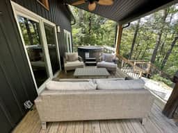 Hemlocks Over Muir-WiFi, Firepit, Hot Tub, located in Muir Valley - Image 2