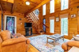 Hillside Loft Cabin- Hot Tub, WiFi, 20 mins from Natural Bridge - Image 3