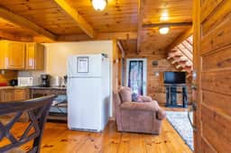 Hillside Loft Cabin- Hot Tub, WiFi, 20 mins from Natural Bridge - Image 4