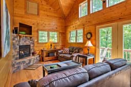ManeStay - Hot Tub, Pet Friendly, Firepit, 10 mins from Natural Bridge - Image 3