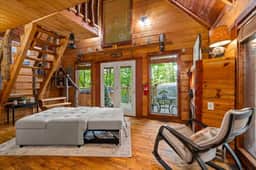 Romantic Hideaway- Pet Friendly, Hot Tub, Firepit, Games - Image 4
