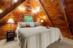 Romantic Hideaway- Pet Friendly, Hot Tub, Firepit, Games - Image 5