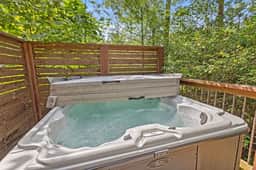 Sky Pointe- Luxury, Hot Tub, Firepit, WiFi, 10 mins from Natural Bridge - Image 2