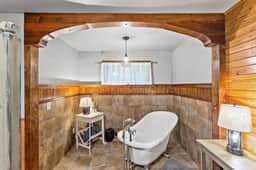 Snuggle Inn- Pet Friendly, Hot Tub, Private Hiking, WiFi - Image 5