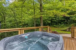 Snuggle Inn- Pet Friendly, Hot Tub, Private Hiking, WiFi - Image 2