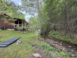 Soul Sister ‒ Creekview Cabin w/ Hot Tub, Fire Pit, 4 Minutes to Natural Bridge - Image 4