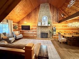 Soulshine- Wifi, Hot Tub, Firepit, Ping Pong Table - Image 3