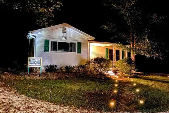 Alice Rocks | Pet-Friendly Stay Near Cave Run Lake, Steps From Alice Rocks Nature Preserve - Image 1