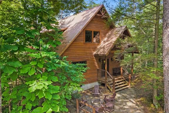 Sky Pointe- Luxury, Hot Tub, Firepit, WiFi, 10 mins from Natural Bridge - Image 1