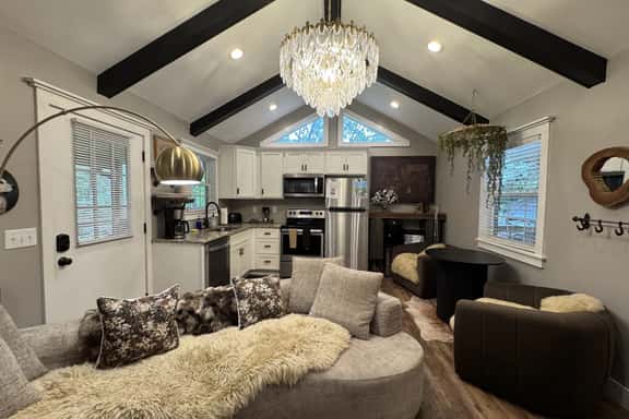 Soul Sister ‒ Creekview Cabin w/ Hot Tub, Fire Pit, 4 Minutes to Natural Bridge - Image 1
