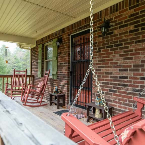 Carrie's Cottage- Hot Tub, Firepit, Covered Deck, 11 mins to Natural Bridge - Image 1
