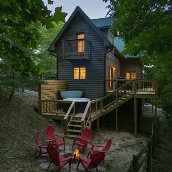 Fels Haus | Cliffview Resort Cabin with Hot Tub, King Bed + Easy Access - Image 1