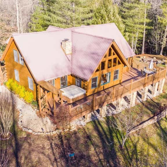 Mill Creek Point- Hot Tub, Covered Deck, 45 Acres, Private Hiking - Image 1