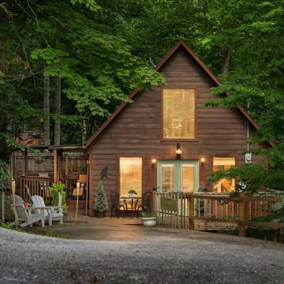 Romantic Hideaway | Pet-Friendly w/ Hot Tub, King Loft + Firepit - Image 1