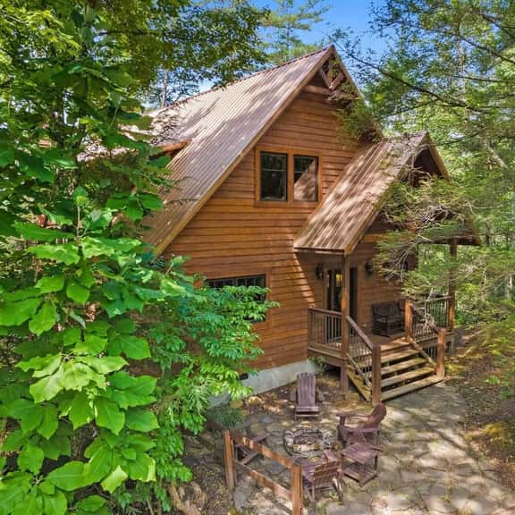 Sky Pointe- Luxury, Hot Tub, Firepit, WiFi, 10 mins from Natural Bridge - Image 1