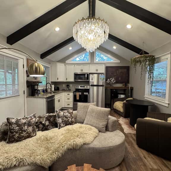 Soul Sister ‒ Creekview Cabin w/ Hot Tub, Fire Pit, 4 Minutes to Natural Bridge - Image 1