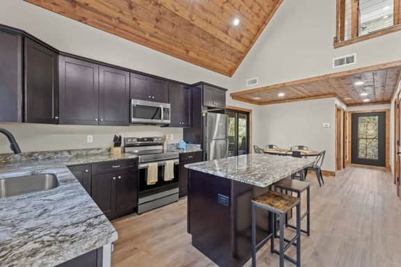 Anchor Point- Hot Tub, Firepit, Ping Pong - Image 4