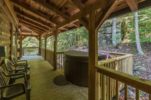 Big Boulder - Hot Tub, Arcade, WiFi, Firepit, Hiking, 4 min to Natural Bridge - Image 2