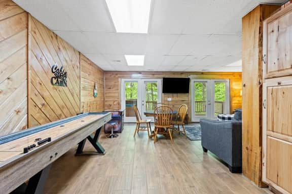Birdsong- Hot Tub, Game Room, Firepit, 8 mins to Natural Bridge - Image 4