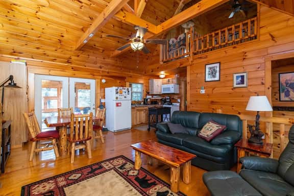 Climber's Haven- Hot Tub, Firepit, Sunroom, 5 mins to Natural Bridge - Image 3