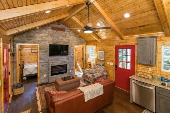 Creeksong- Firepit, WiFi, Fireplace, Creek View, Hiking Trails, 4 mins to Natural Bridge - Image 4