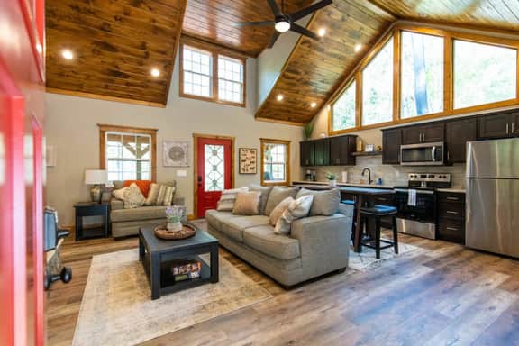 Dreamscape- Hot Tub, Firepit, Private Hiking, 4 mins to Natural Bridge - Image 4