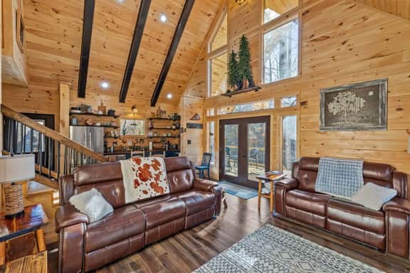 EagleRock Retreat | Pet Friendly w/ Hot Tub, Firepit + WiFi - Image 3