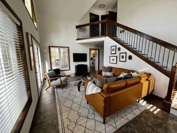 Fels Haus | Cliffview Resort Cabin with Hot Tub, King Bed + Easy Access - Image 4