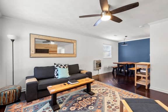 Grey Duck- Firepit, WiFi, Covered Deck, 20 mins from Natural Bridge - Image 2