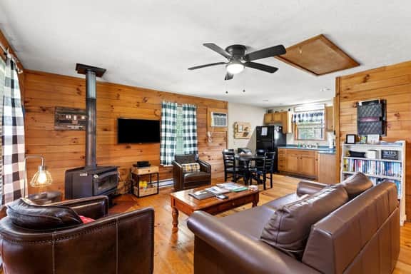Heavenly Hideaway- Hot Tub, Firepit, Covered Patio, WiFi - Image 3