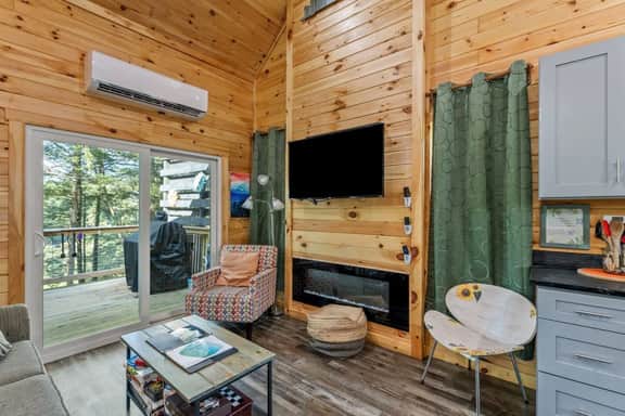 Hemlocks Over Muir-WiFi, Firepit, Hot Tub, located in Muir Valley - Image 4