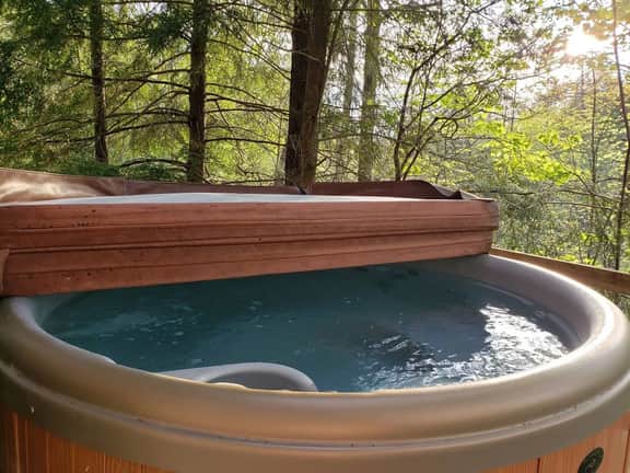 Hidden Chalet- Hot Tub, WiFi, Pac Man Arcade, Firepit - Image 2