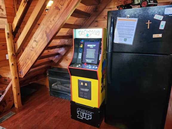 Hidden Chalet- Hot Tub, WiFi, Pac Man Arcade, Firepit - Image 4
