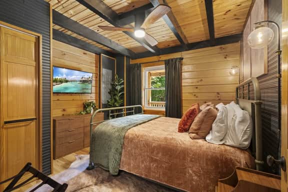 Hillside Haven - Hot Tub, Fire Pit, WiFi, Grill ,4 mins to Natural Bridge - Image 3